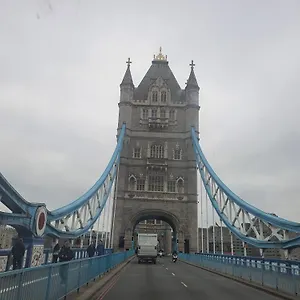walking-to-tower-bridge.cambridgehotelsuk.com/
